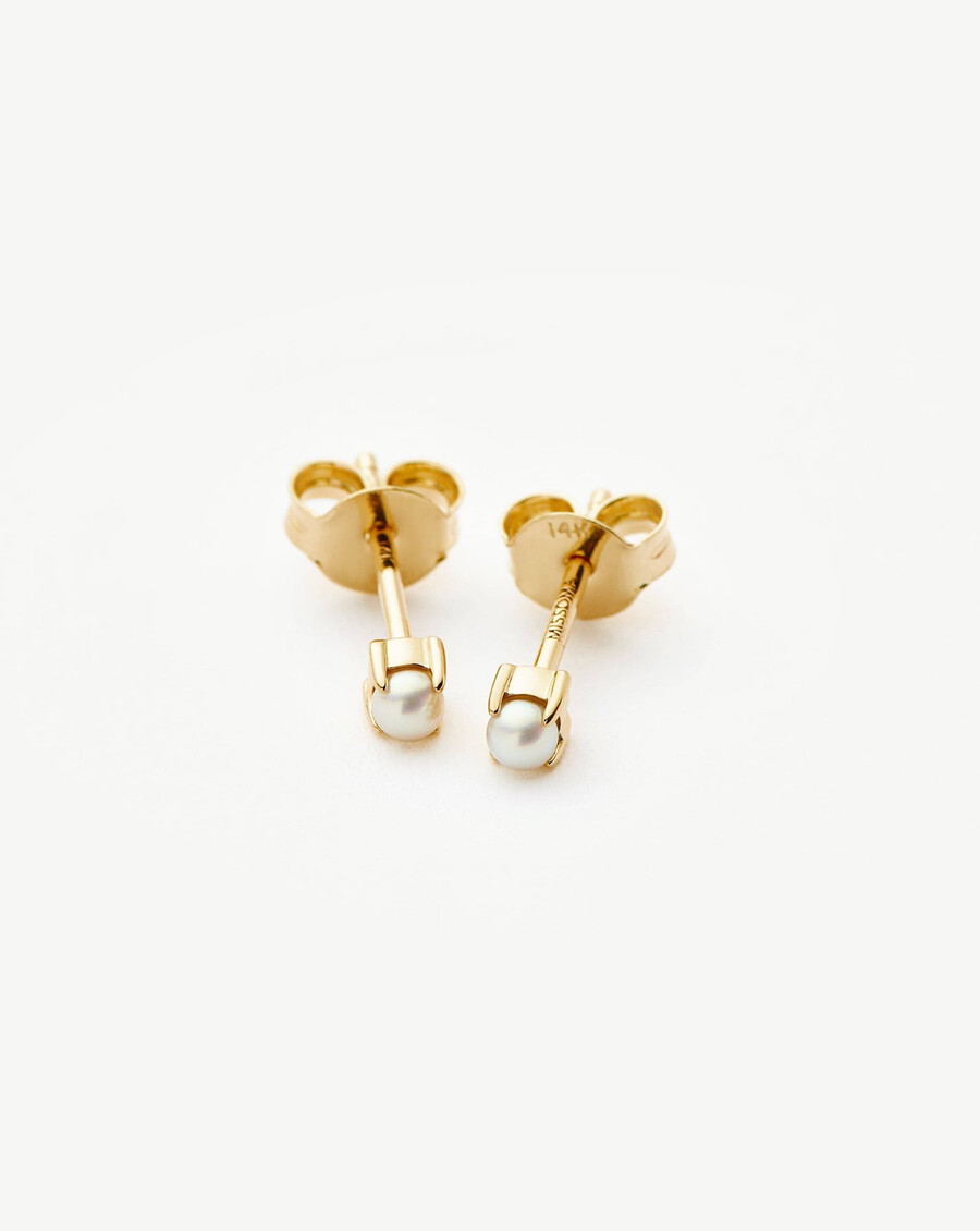 14k solid gold pearl stud earrings
